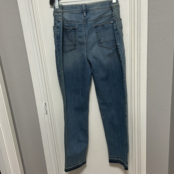 The so slimming girlfriend crop size 1  8/10 distressed  jeans, app flowers. - Picture 4 of 7